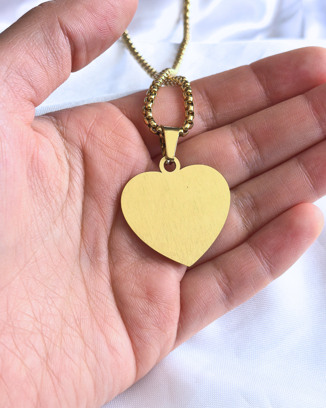 Collar con placa corazón