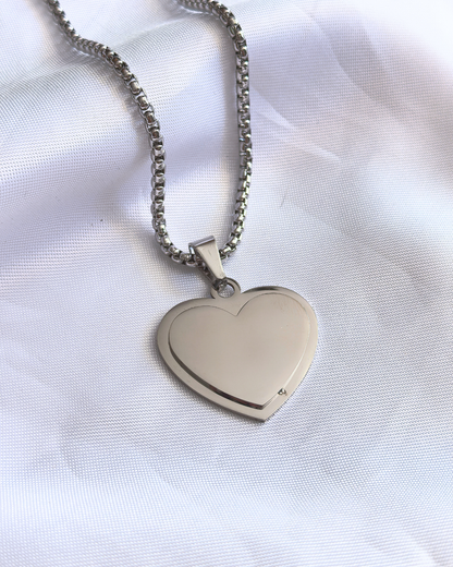 Collar con placa corazón