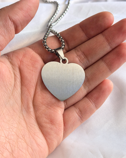 Collar con placa corazón