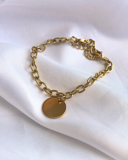 Pulsera tradicional con placa redonda