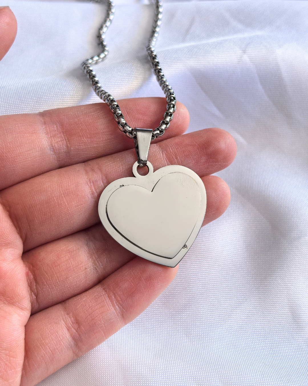 Collar con placa corazón