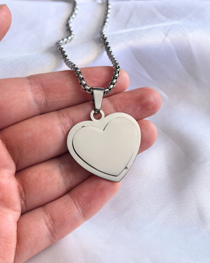 Collar con placa corazón