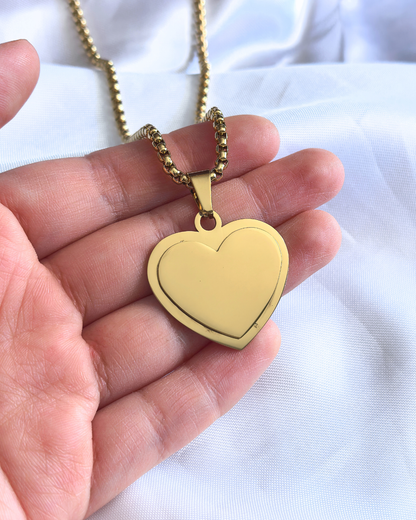 Collar con placa corazón