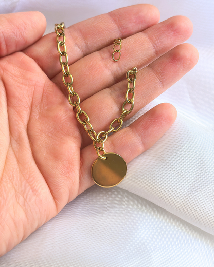 Pulsera tradicional con placa redonda