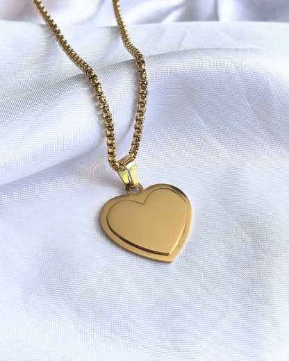 Collar con placa corazón